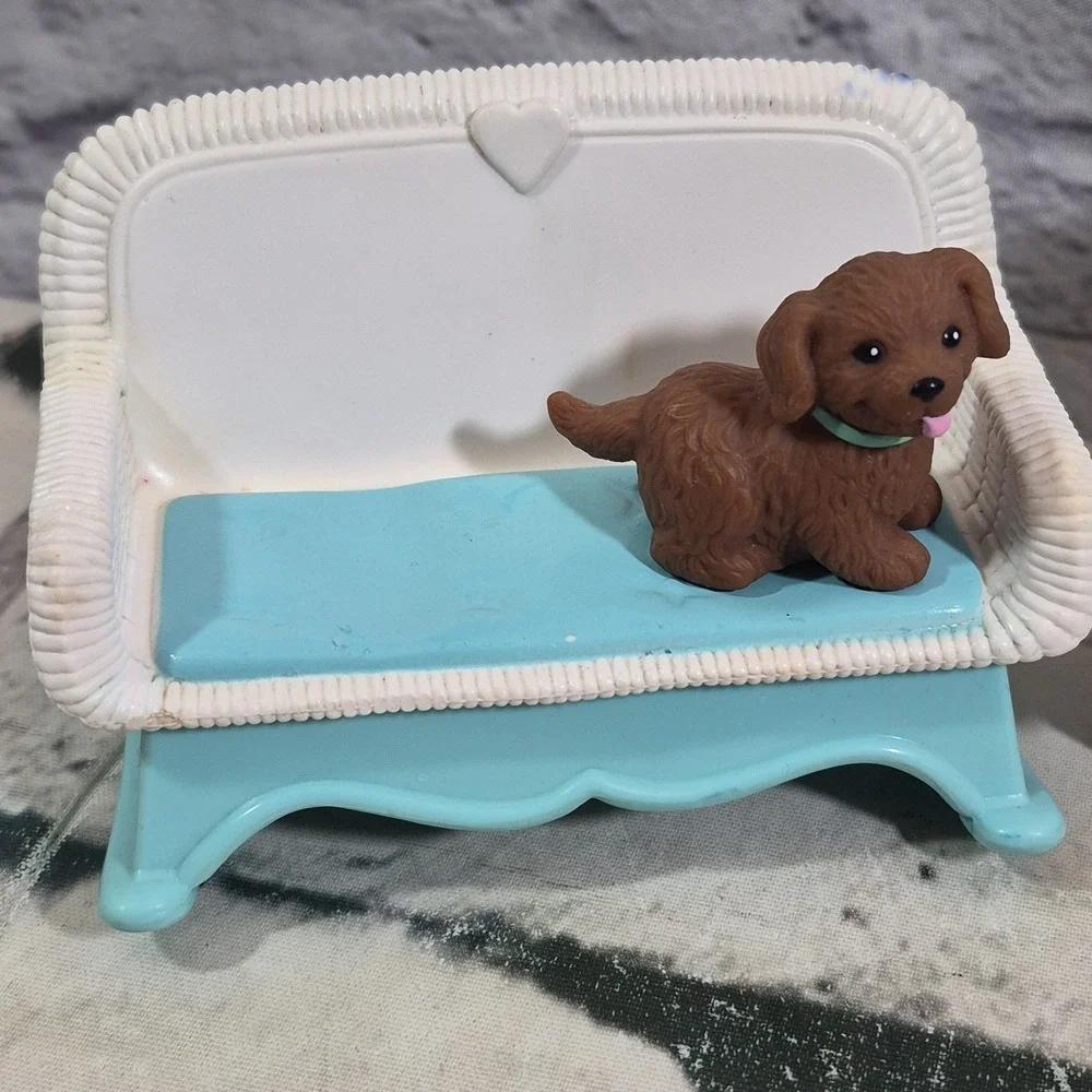 Fisher Price Loving Family Dream Dollhouse 1993 Wicker Rocking & Couch & 2 Dogs